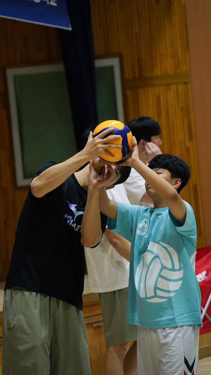 ‘<b>대한항공</b>·인천가원초’... <b>배구</b> 꿈 심다…재능기부 <b>교실</b>... 