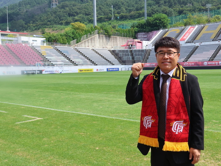 <b>경남FC</b> <b>이흥실</b>, <b>대표이사</b> 11년 만의 복귀…새 도약 포부 전해