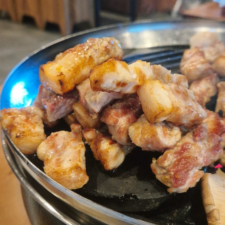  고기 육질이 끝장나는 구워주는 서산 고기집 육화진미 회식장소로 너무 좋은 곳(구 고반식당)