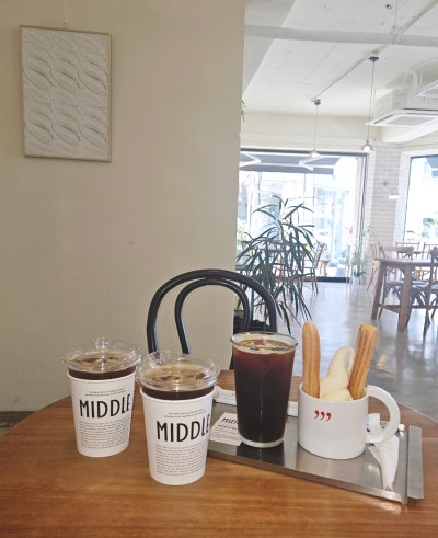 [대전 궁동] 커피 좋아하시는 분들 주목 ! 미들슬로우 궁동점 솔직 리뷰 후기