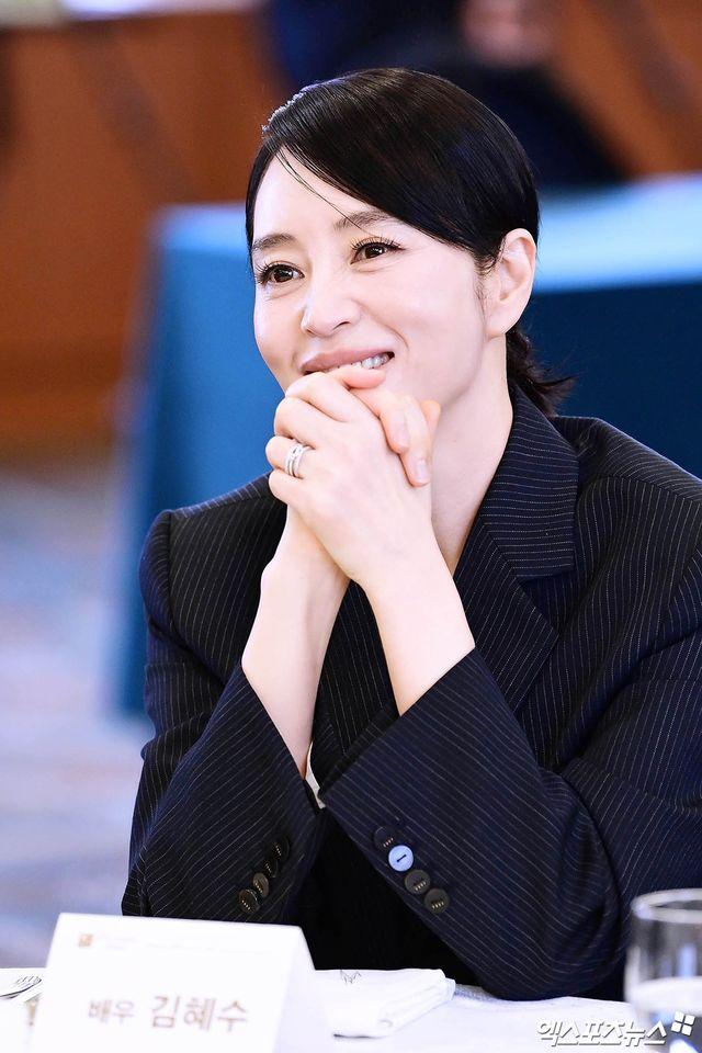 김혜수, 영화 촬영 중 이마 부상…"큰 상처 가리려 스카프 애용"