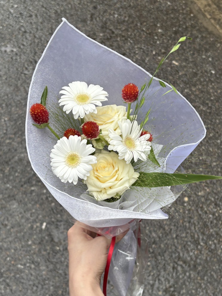  홍대 상수 꽃집 | 귀여운 산딸기크림 보자기 꽃다발