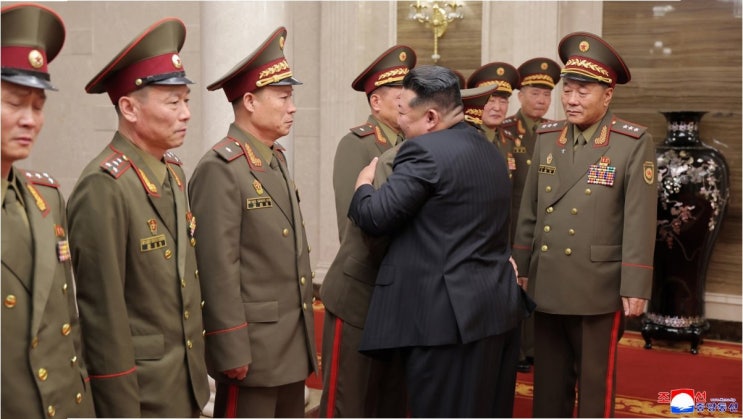 <b>김정은</b>, <b>러시아 파병</b>군 앞에서 무릎 꿇고 눈물… 북한, 내부... 