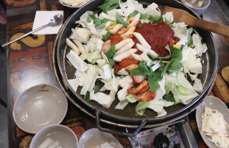  가평 여행 필수 코스 남이섬 근처 숯불 닭갈비와 막국수 한 상