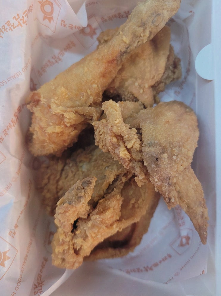  초량통닭과 다양한 사이드 메뉴가 있는 후라이드참잘하는집 초량중앙점