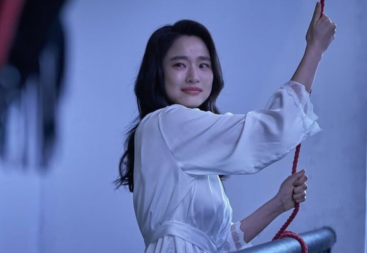 넷플릭스 <b>애마</b> 3회 4회 줄거리 리뷰 : 신주애를 지킨 정희란... 