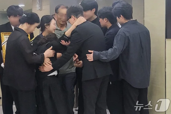   무궁화호 열차에 숨진 30대 청년…“빨리 살려내” 오열한 어머니