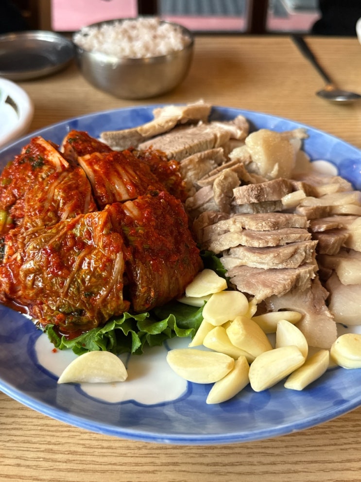  용산 유진막국수와 고트커피 후기｜막국수와 제육보쌈, 그리고 달콤한 고트 크림 라떼