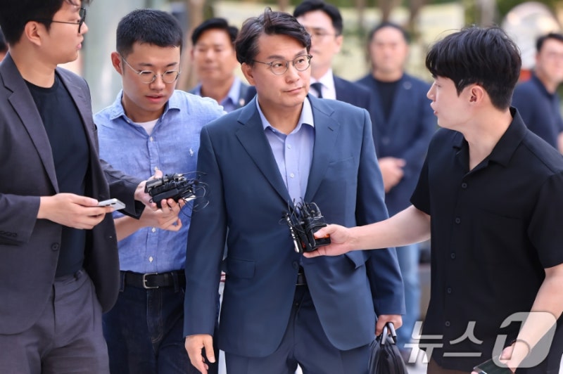'전두환 사위'에서 '롯데가 사위'로… 친일후손 윤상현 의원의 인생과 특검 조사