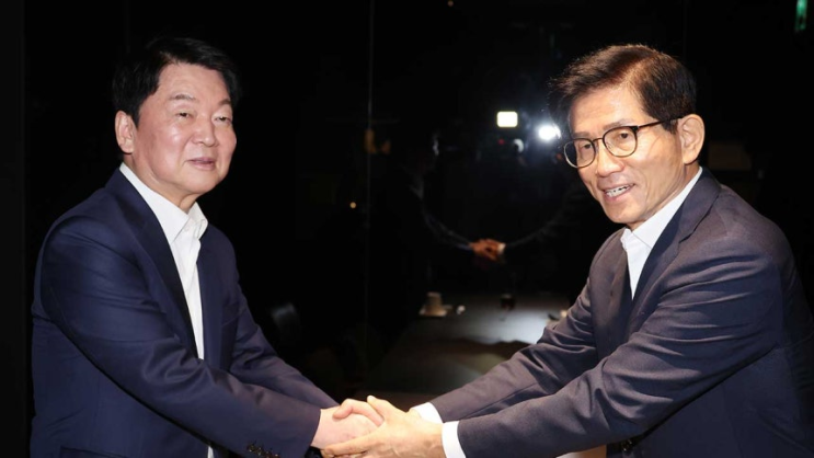 [속보] <b>김문수</b>, <b>안철수</b>와 전격 오찬 <b>회동</b>! 찬탄표 흡수?... 