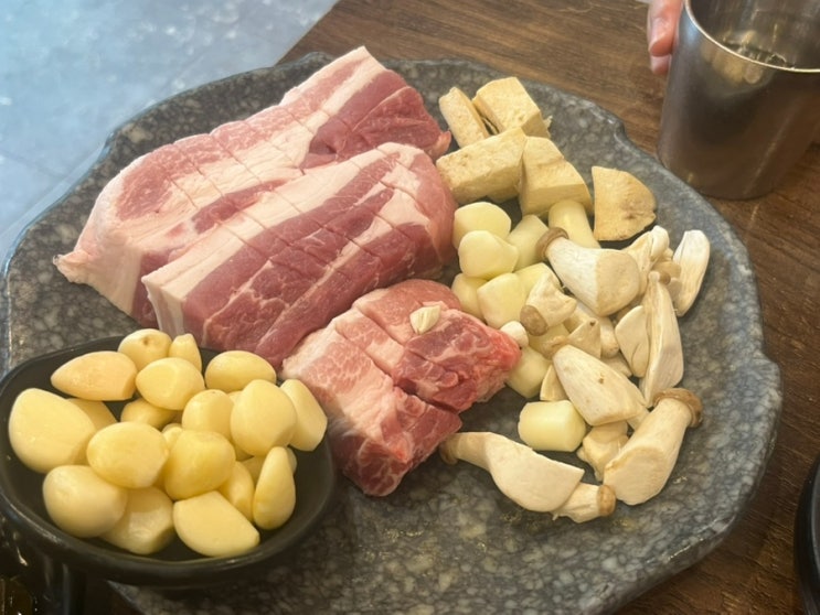  부천역 고기구워주는집 육가공장 돼지껍데기조차 맛있는 반찬잘나오는 찐맛집