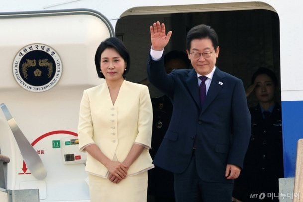 [속보] <b>이재명 대통령</b>, <b>한일</b>·한미 연쇄 <b>정상회담</b> 위해 출국!... 