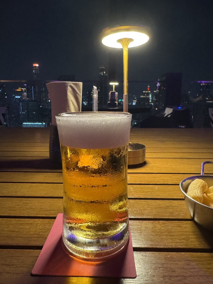  방콕 신돈미드타운 호텔 안주 루프탑 바 [ANJU KOREAN ROOFTOP BAR]