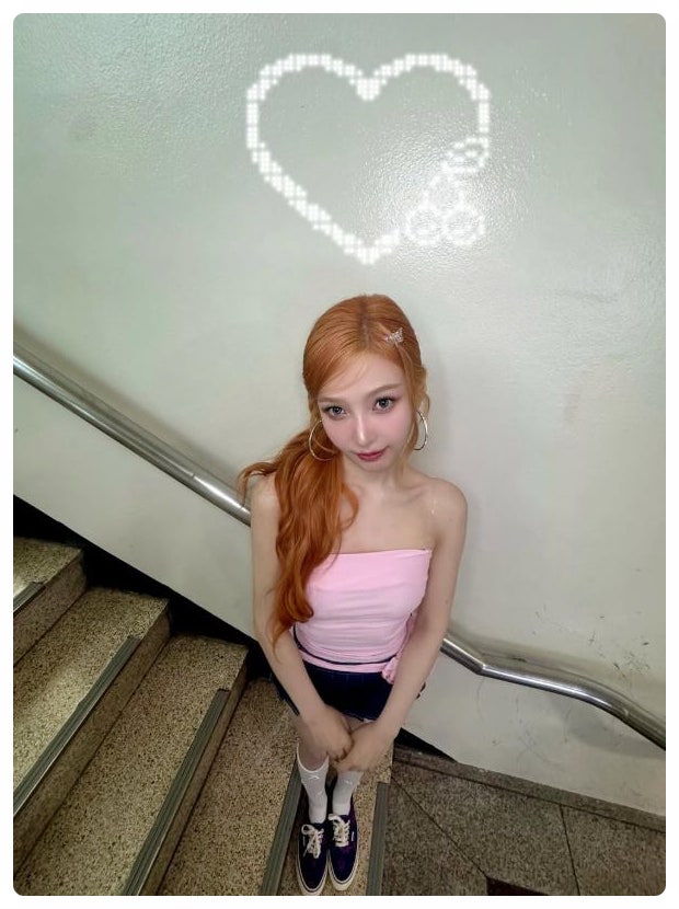 레드벨벳 조이 핑크 튜브톱 바비인형 스타일링 과즙미 폭발