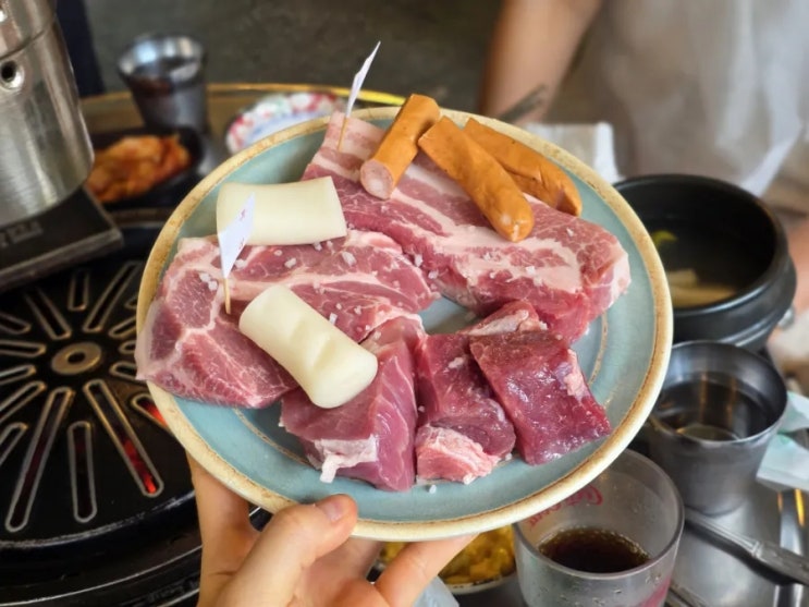  고양 스타필드 근처 레트로 감성의 삼송 삼겹살 맛집 넙딱집