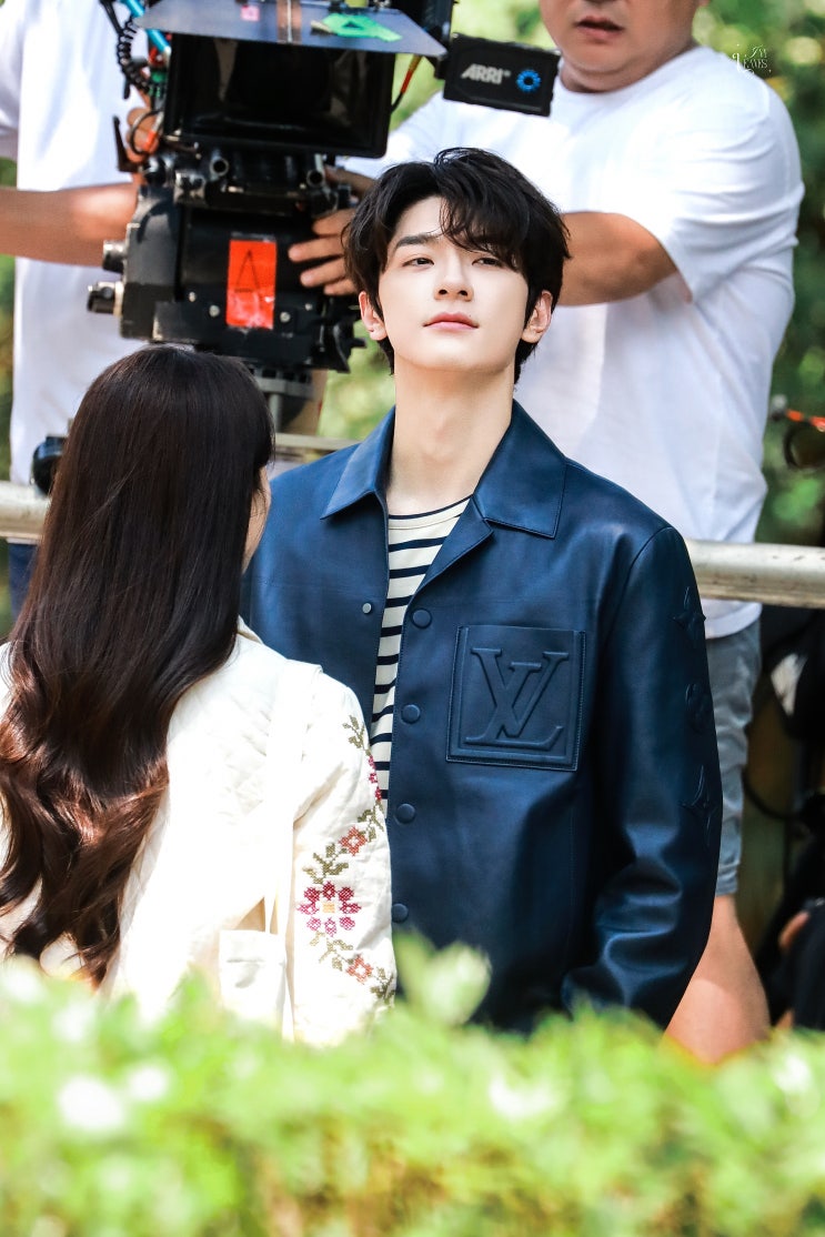  [250824] 절월량(折月亮) 촬영중인 린이