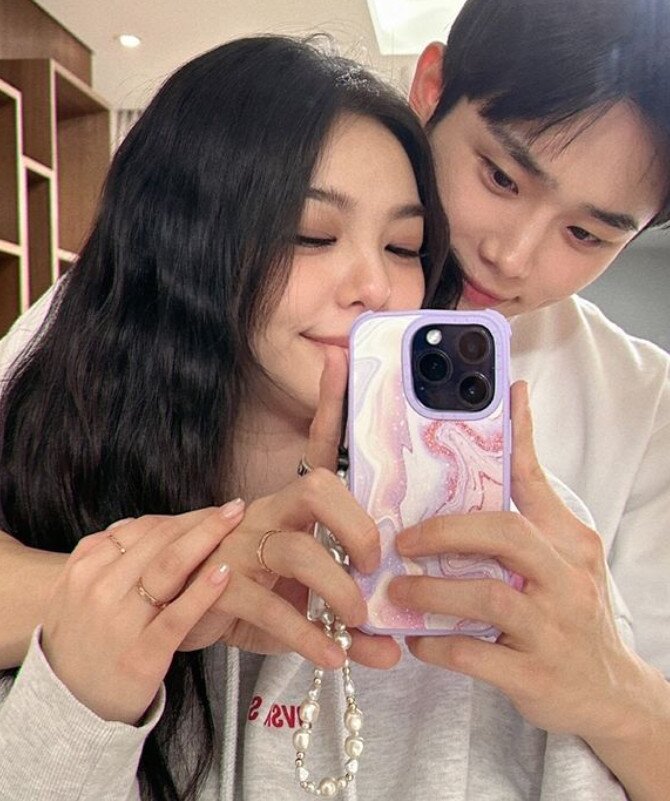 <b>에일리</b><b>최시훈</b> '유흥업소 근무' "아내에게 너무 미안"