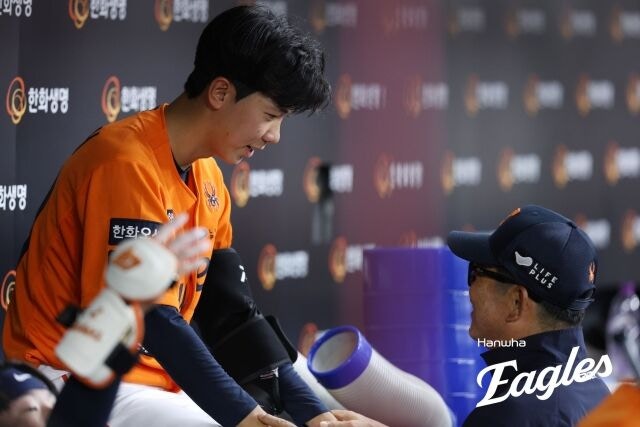 한화, <b>황준서</b> 451일 만에 <b>선발승</b>+손아섭 2600안타…6연패... 