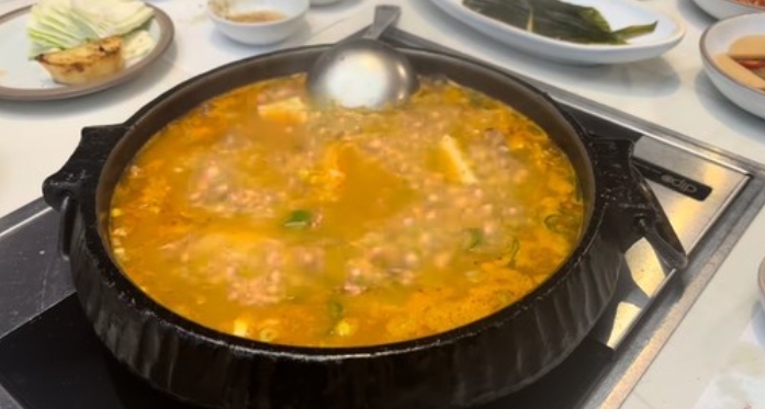  서민 코스프레? 조국 된장찌개 영상에 정치권 왜 들썩(feat. 과도한 관심)