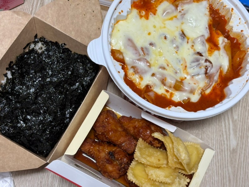 엽기떡볶이 사이드 메뉴 추천! 제일 좋아하는 토핑 잔뜩 추가해 돼지파티하기