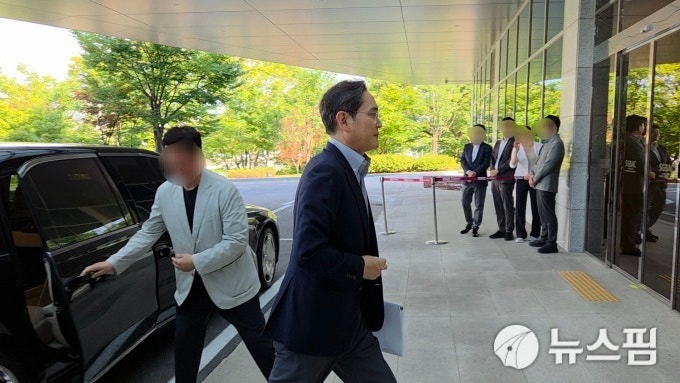 이재용·<b>최태원</b>·구광모 등, 24일 <b>출국</b>...주요 기업 총출동... 