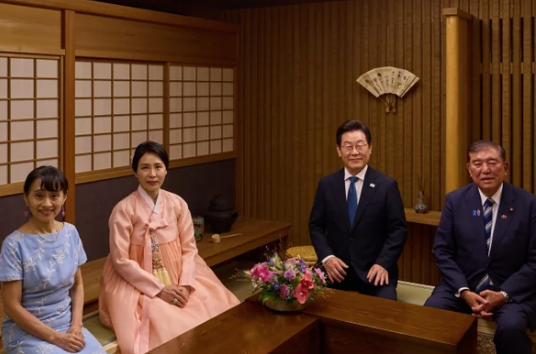   이재명 대통령-이시바 총리, 만찬서 ‘고향 음식+카레’로 돈독한 친분 과시
