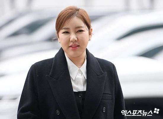 <b>송가인</b>, 컴백 앞두고 겹경사…"10만이라니" 감격