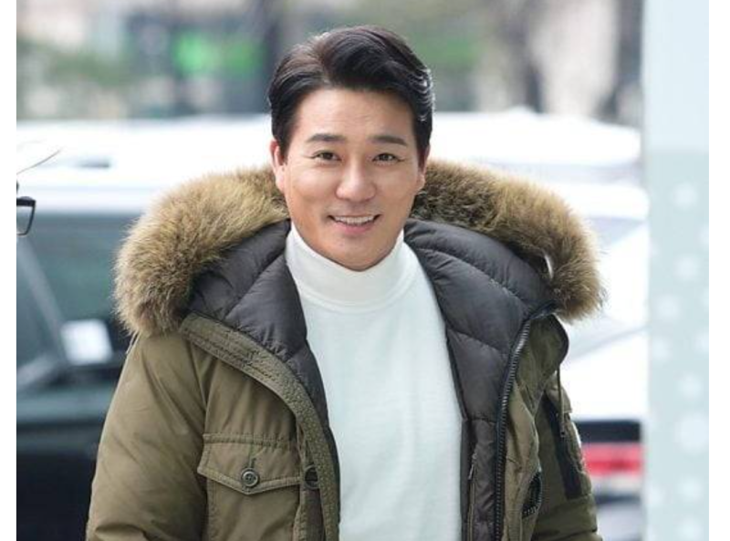 배우 이태곤, 47세 미혼인 이유가 낚시? 집에 150cm짜리 초대형 냉장고까지 있는 '싱글 라이프' ....