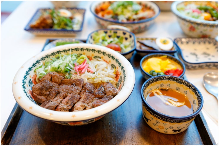  청주 복대동 점심 맛집 미도인 대창덮밥과 스테이크 덮밥 한상 추천