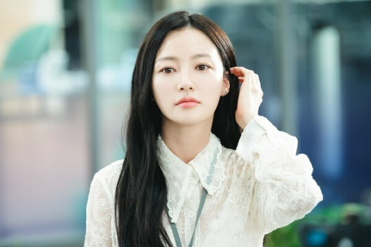 <b>송하윤 학폭</b> 폭로자 입국, 100억 <b>손해배상</b> 청구와 진실 공방... 