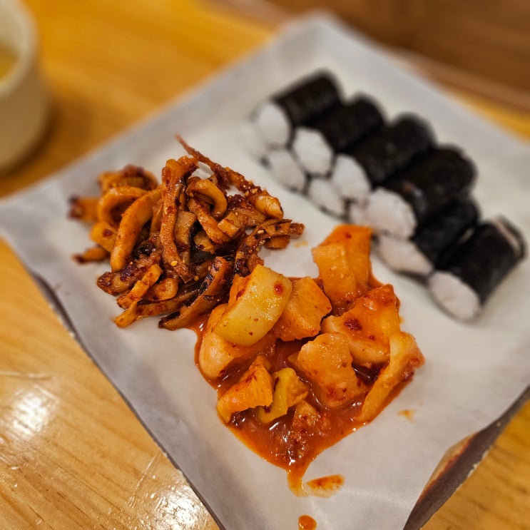  명동에 가면 한 번쯤 먹기 좋은 점심 맛집 명동충무김밥