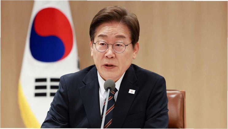 <b>이재명 대통령</b> 전용기 발언: 기자들에게 <b>사과</b>하며 밝힌... 
