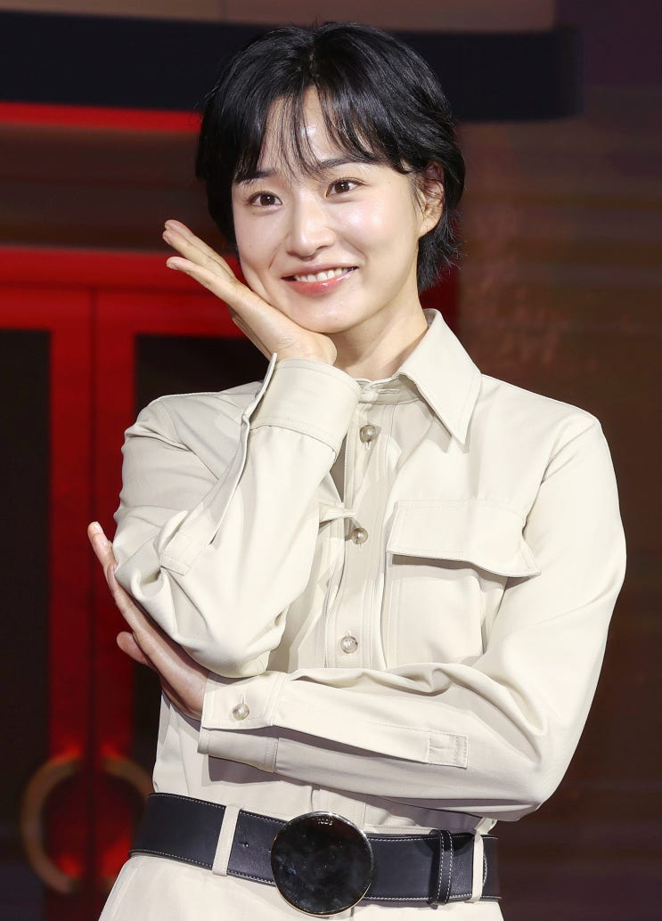 배우  <b>방효린</b>, 이탈리아 패션과 영화 애마 연기를 잇는 운명의... 
