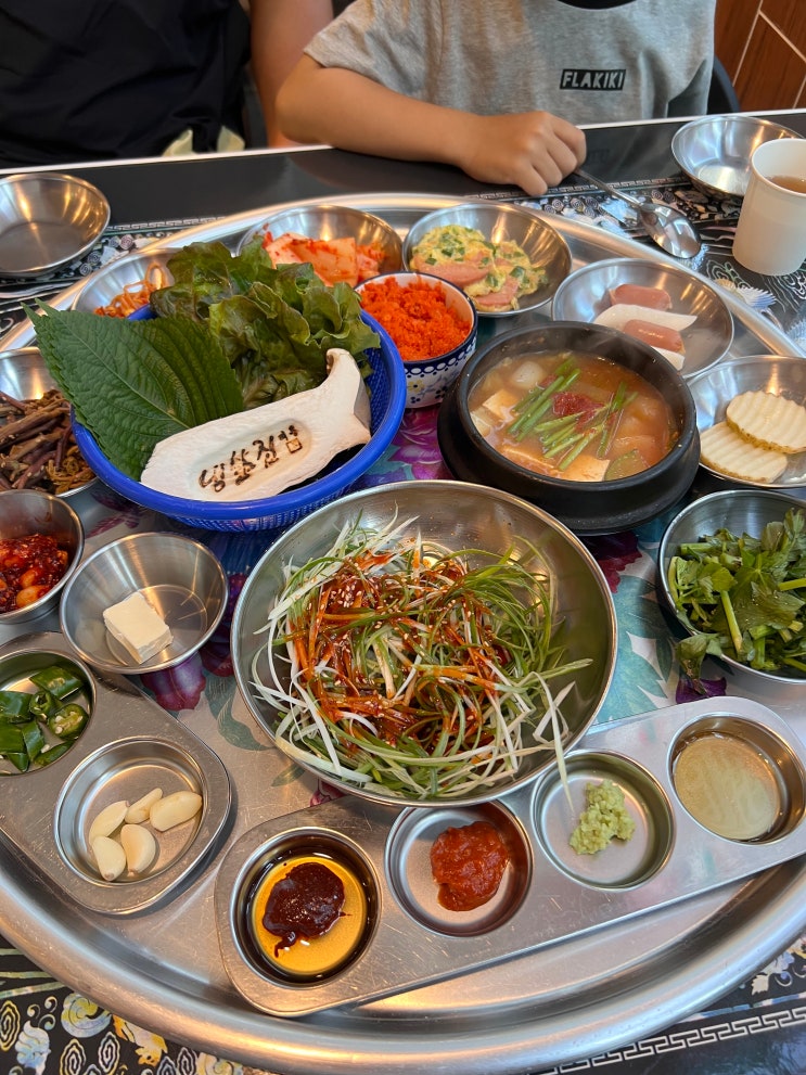  (구로구 개봉동 맛집) 냉삶집 개봉점: 복고 감성 가득, 가성비 끝판왕 냉삼 맛집!