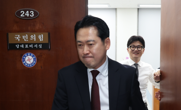 중도<b>우파</b> 버리고 극우 선택! <b>장동혁</b> 체제 국민의힘의 암울한 미래