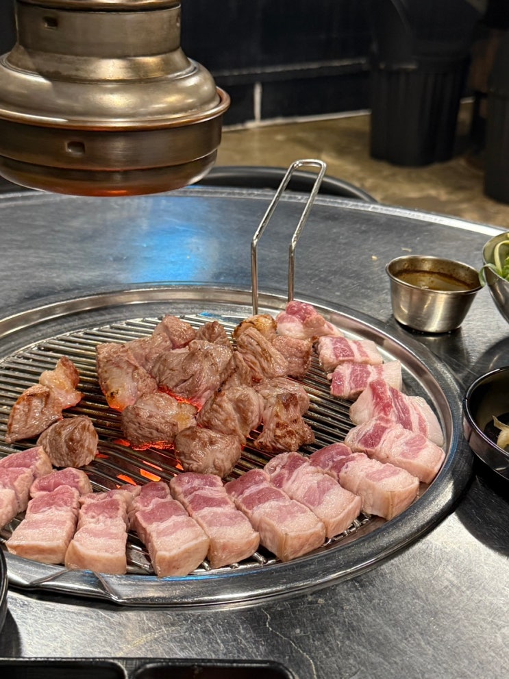  제주 서귀포시 귀여운 이벤트가 있는, 제주 남원 현지인들의 고기 맛집 “남원흑돼지연탄골목”