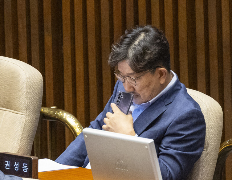 <b>권성동</b> 의원, <b>특검</b> 조사 <b>출석</b> 예고…결백 주장