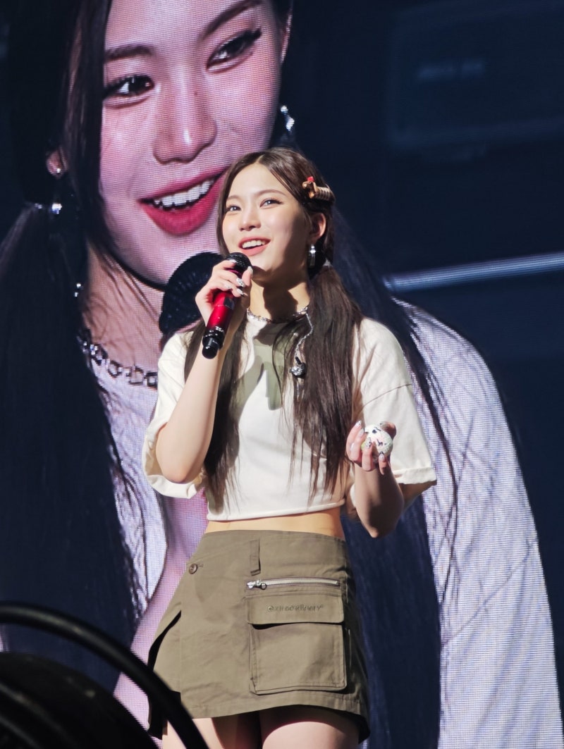 스테이씨 STAYC 아이사 대만 콘서트/트위터 속 카고 치마 스커트 패션, 옷 정보 @엑스트라오디....