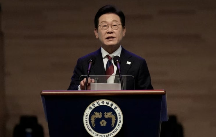 [reuters] <b>트럼프</b>, 신임 대통령과의 정상회담 몇 시간 앞두고... 
