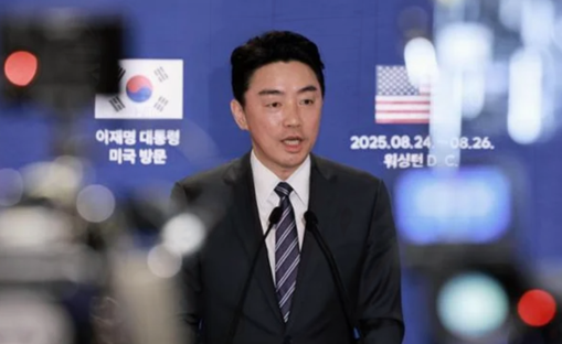 <b>트럼프</b> 투루스소셜 SNS와 <b>강훈식</b> 비서실장의 긴급 방미 이유... 