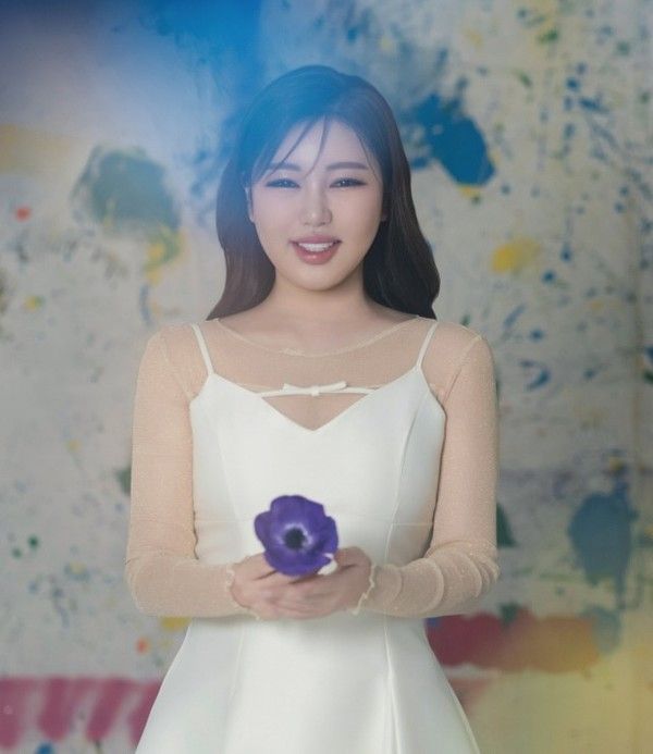 트로트 여왕 <b>송가인</b>, 유튜브 구독자 10만 달성으로 <b>실버버튼</b>... 
