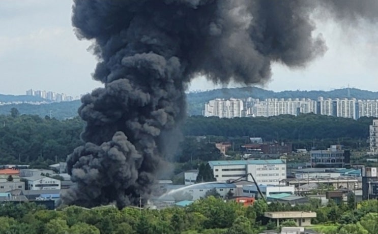 <b>인천</b> 서구 <b>경서동</b> 공장 대형 <b>화재</b> 발생, 소방 긴급 진화 중