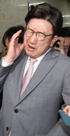 <b>권성동</b> <b>특검</b> 소환 <b>출석</b>, 정치자금 의혹.