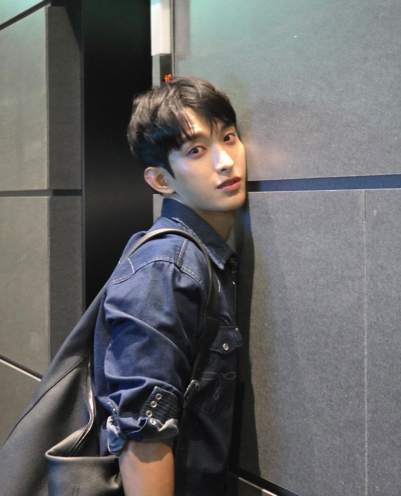 [壁紙] SEVENTEEN ドギョムの彼氏感ショット＆高画質壁紙