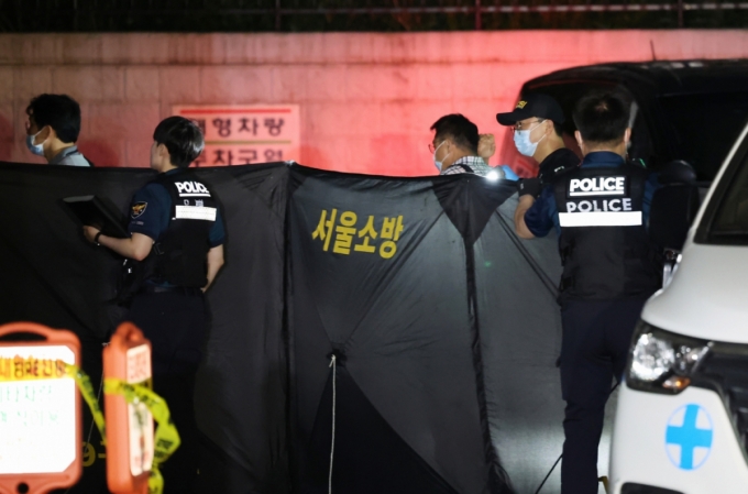 서울 <b>강서구</b> 주상복합12층에서 추락해 숨진 여성 3명…<b>모녀</b>사... 
