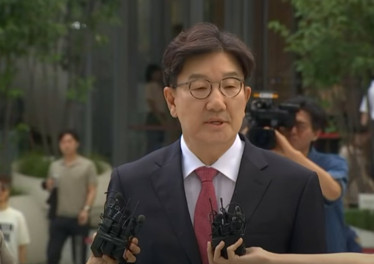 <b>권성동 김건희 특검 출석</b>: 불법 정치자금 의혹, 진실은?