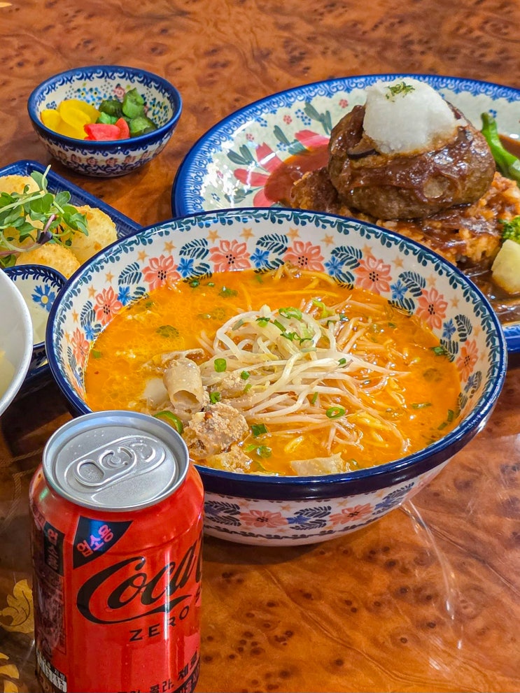 왕십리역 한식 맛집 추천! 곱창라멘, 함박스테이크가 맛있는 미도인