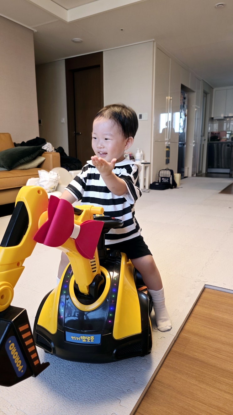  아이의 최애템 등극! 뽀로로 멜로디 포크레인 붕붕카 후기