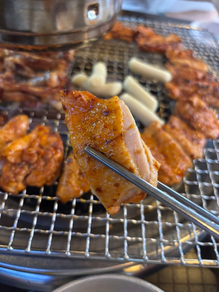  이시아폴리스 대구 닭갈비 맛집 숯불에 닭에서 구워주는 고기 먹자