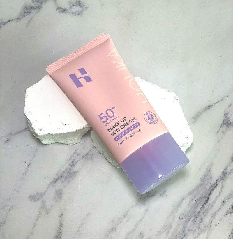 [홀리카홀리카] 여름철 필수템 “홀리카홀리카 모이스처 메이크업 선크림 60ml”